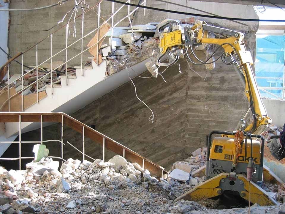 Robotic-demolition Bury